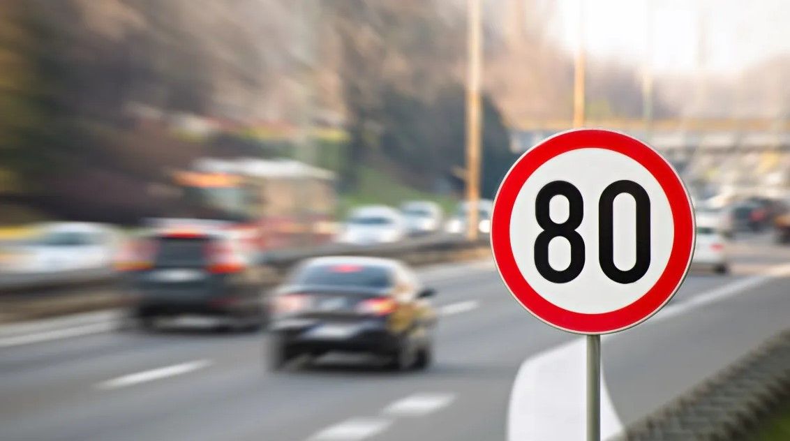 Ograniczenie prędkości - prawo drogowe