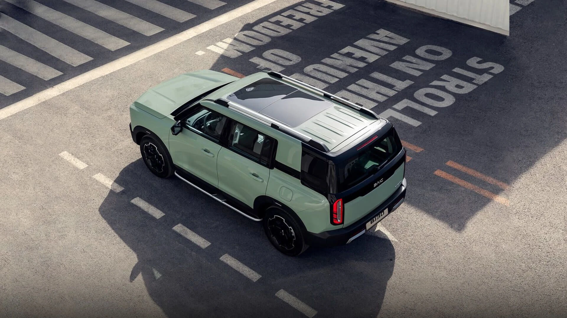 BAIC BJ30 na ulicy w mieście