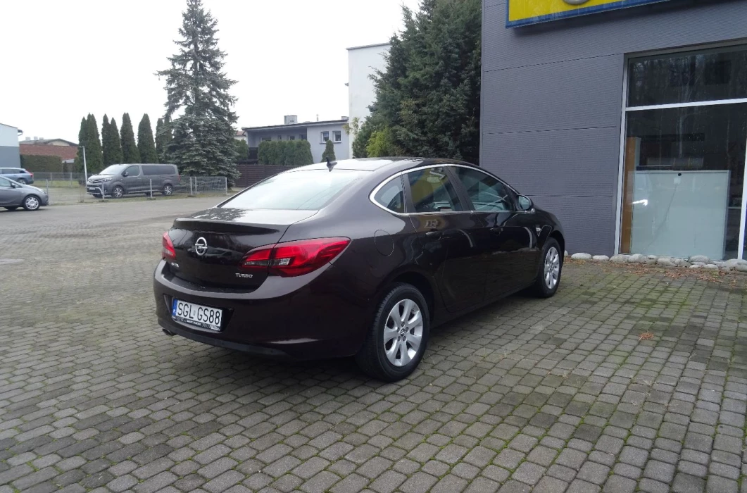 OPEL Astra 1.4 140 KM