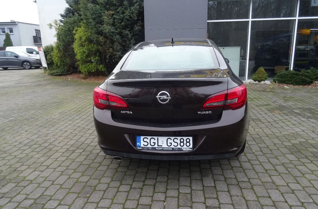 OPEL Astra 1.4 140 KM