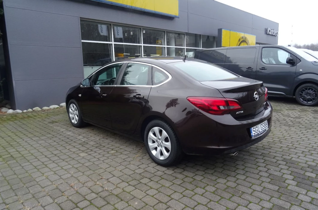 OPEL Astra 1.4 140 KM