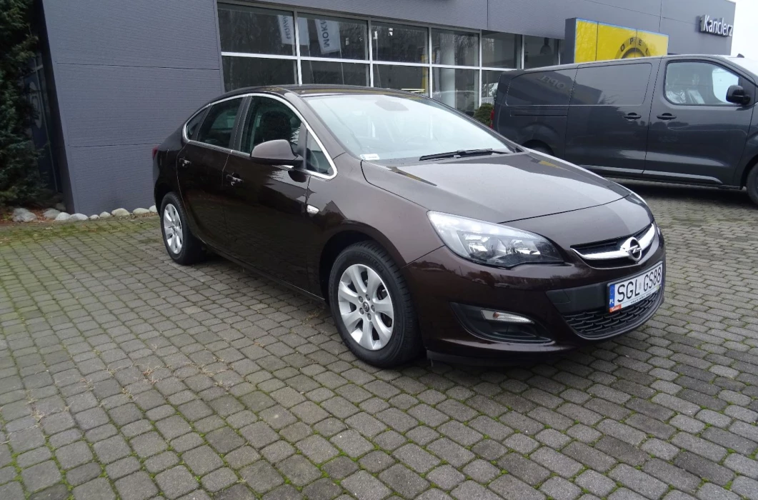 OPEL Astra 1.4 140 KM