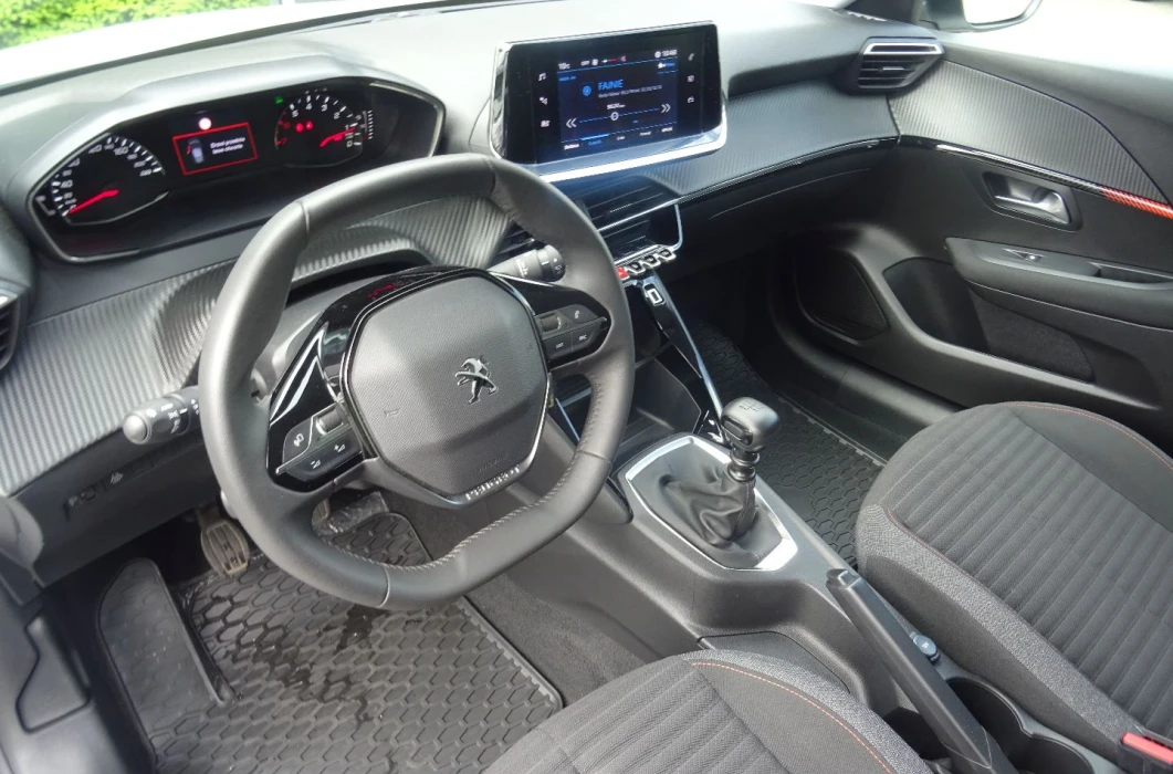 PEUGEOT 208 1.2 100 KM
