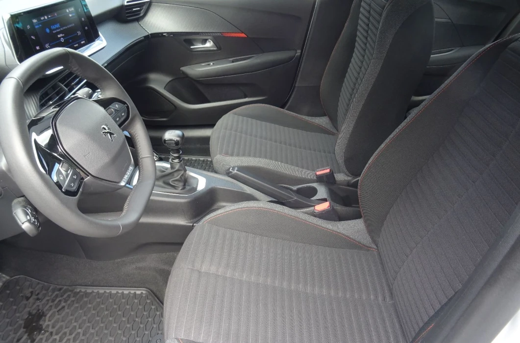 PEUGEOT 208 1.2 100 KM