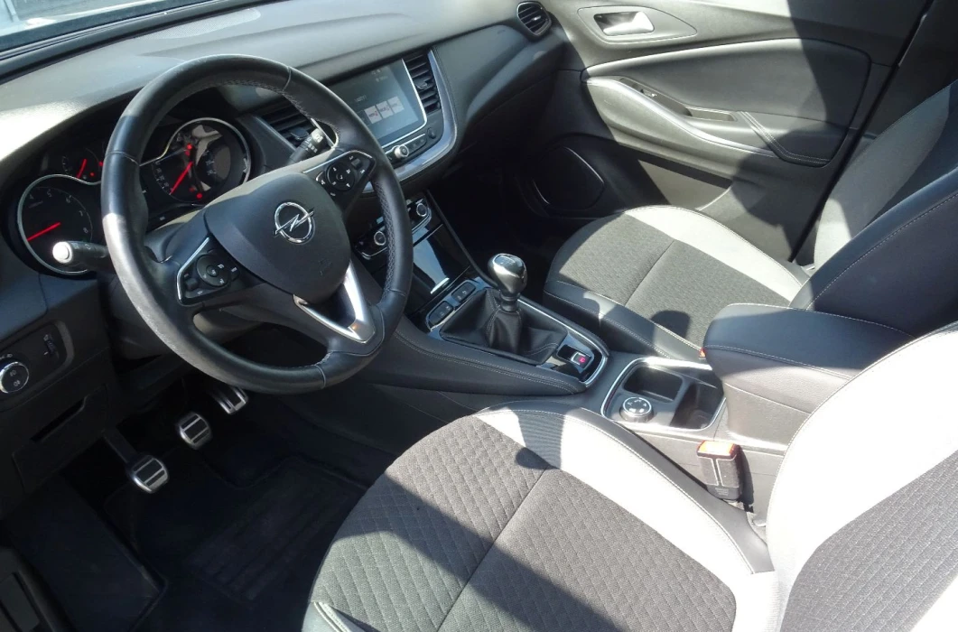 OPEL Grandland 1.2 130 KM 