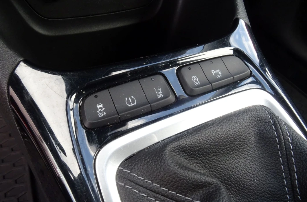 OPEL Crossland 1.2 110 KM