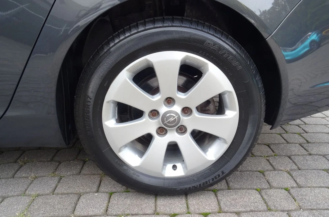 OPEL Insignia 1.8 140 KM