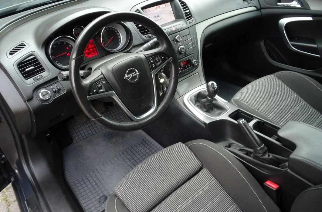 OPEL Insignia 1.8 140 KM