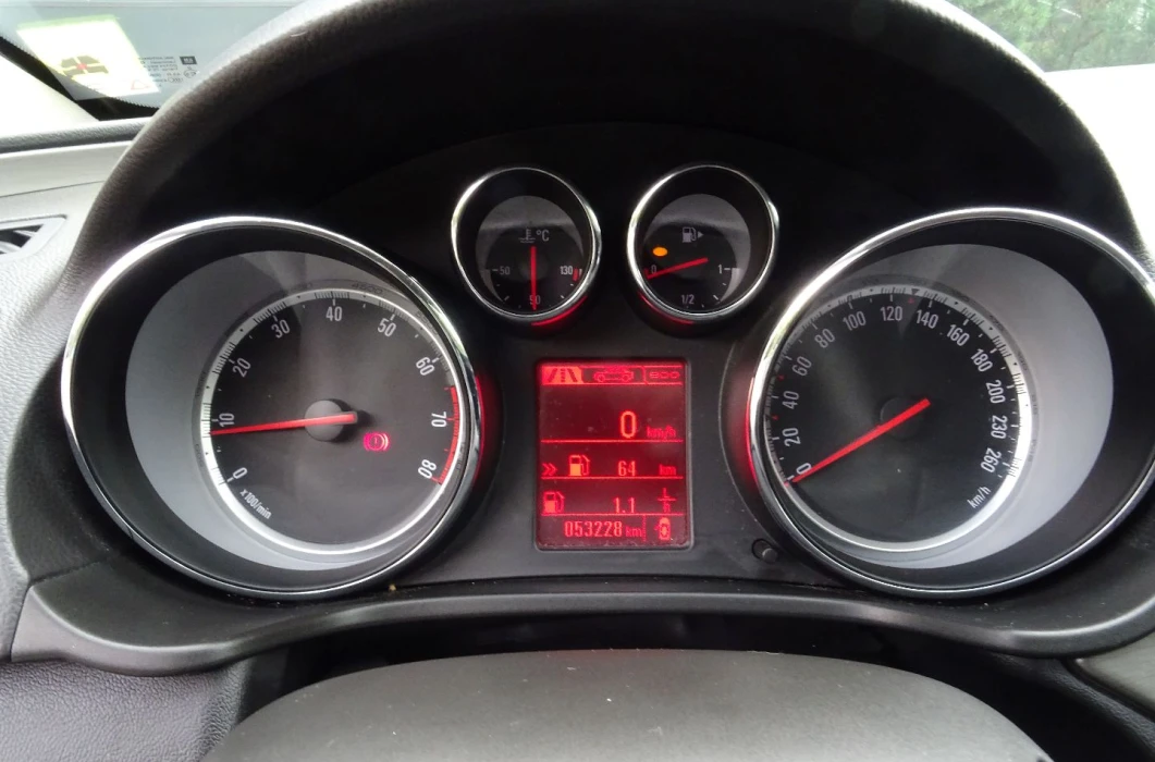 OPEL Insignia 1.8 140 KM