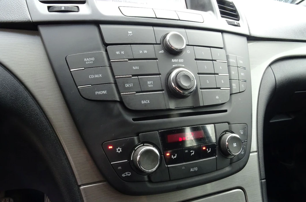 OPEL Insignia 1.8 140 KM