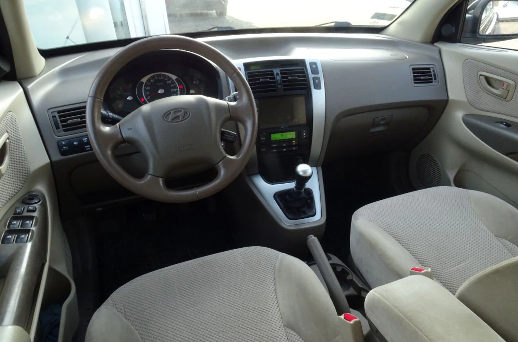 HYUNDAI TUCSON 2.0  150 KM