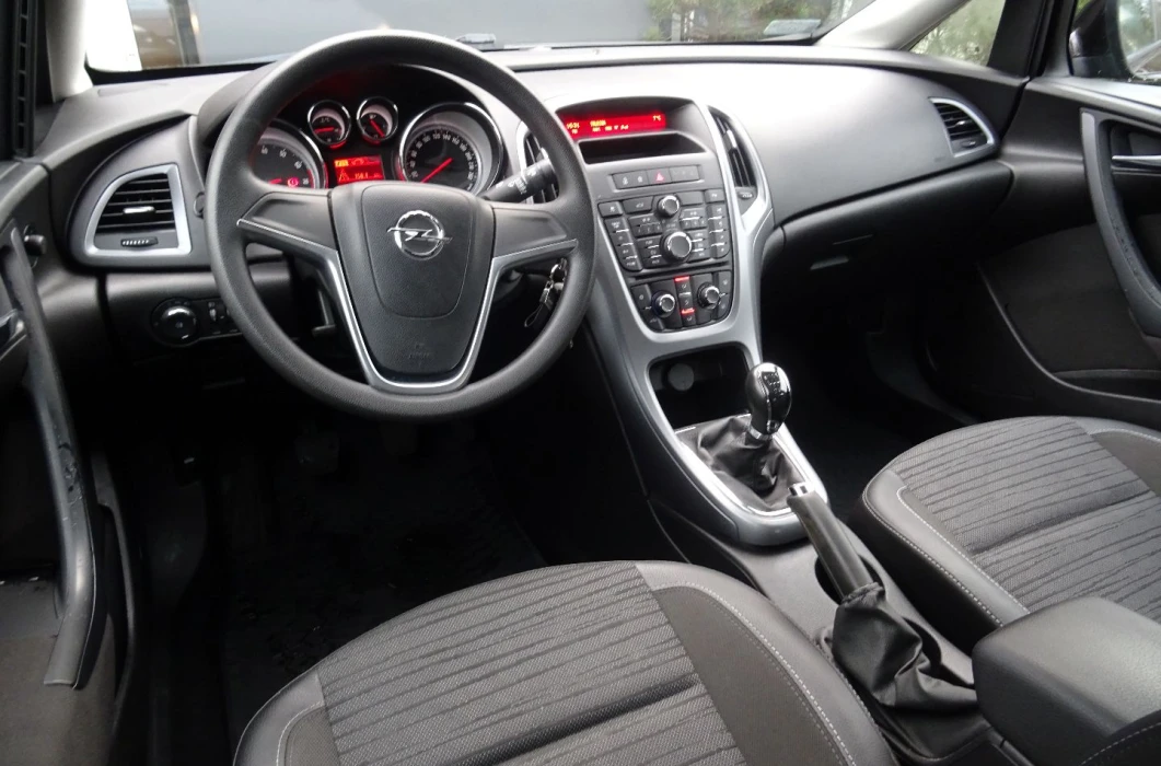 OPEL Astra 1.4 140 KM