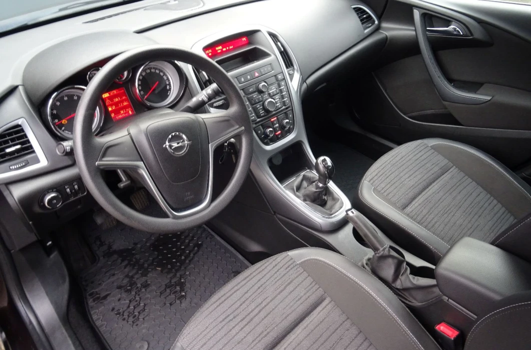 OPEL Astra 1.4 140 KM