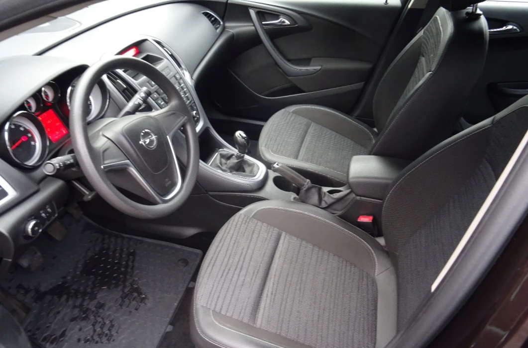 OPEL Astra 1.4 140 KM