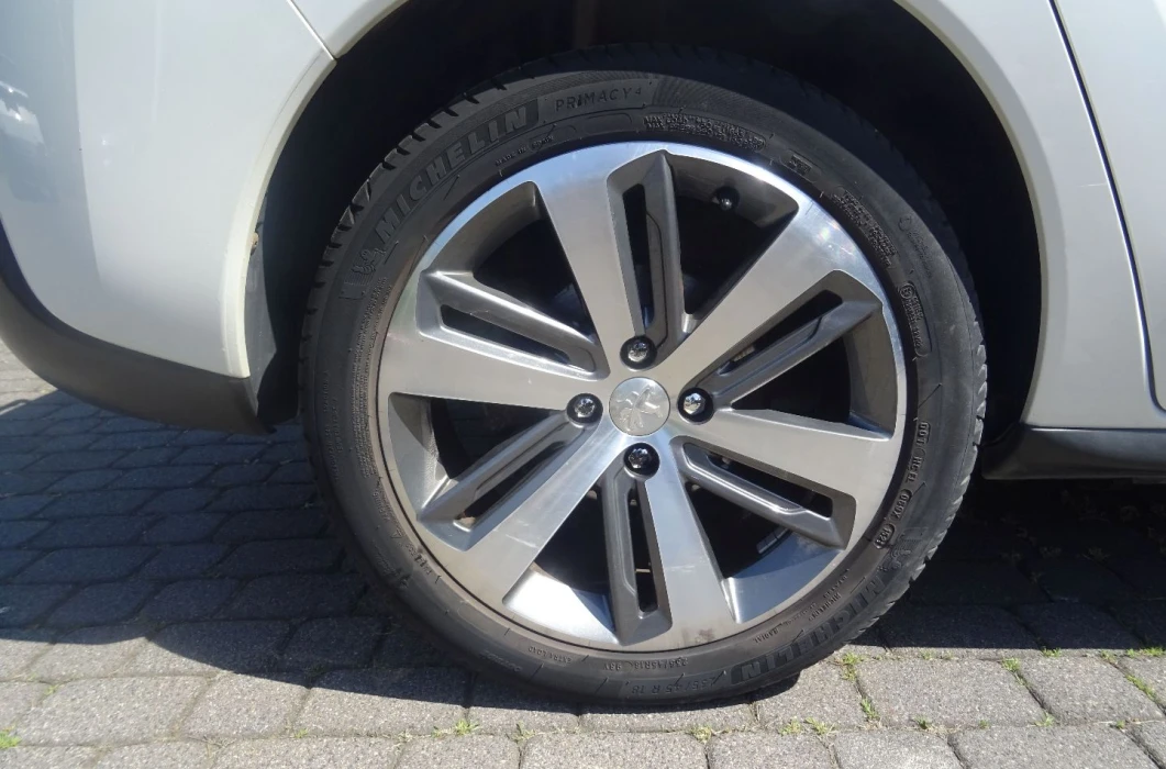 PEUGEOT 3008 1.2 130 KM 